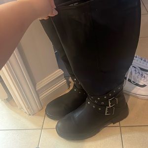 Gently Used women’s torrid brand wide calf boots size 9 1/2